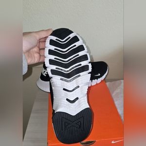 Nike Free Metcon 4 black and white
